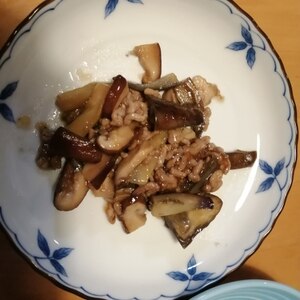 簡単レシピ☆ナスとシイタケのとろっと挽肉炒め